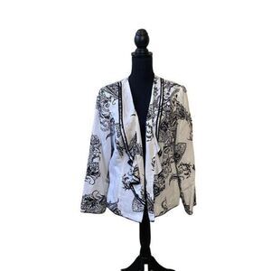 Chico’s Size 2P Feminine White Black Printed Jacket NWT